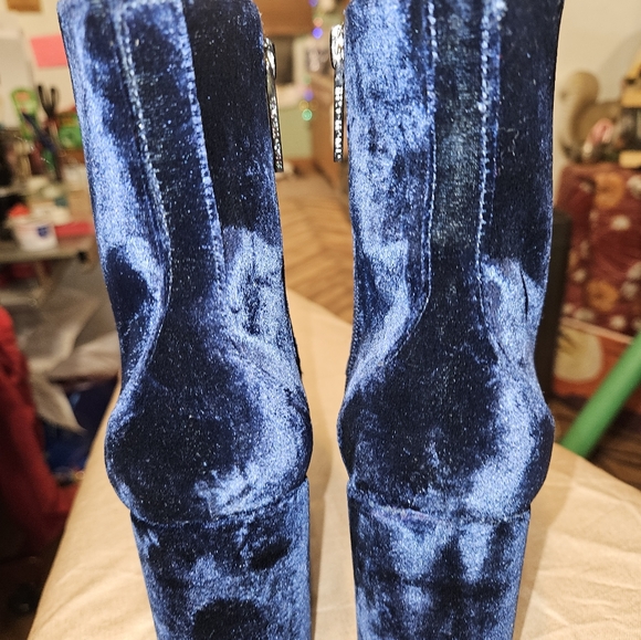 KENDALL + KYLIE Women's Bridget Fashion Blue Velvet Boots - Picture 4 of 9